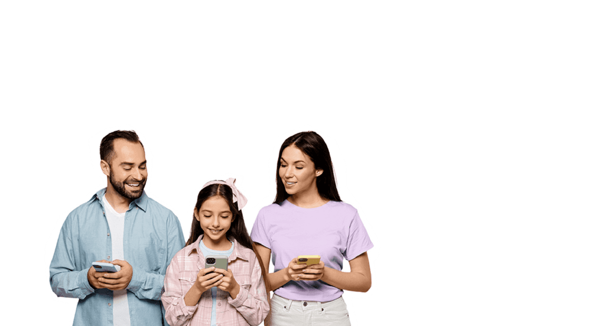 laechelnde familie mit smartphones